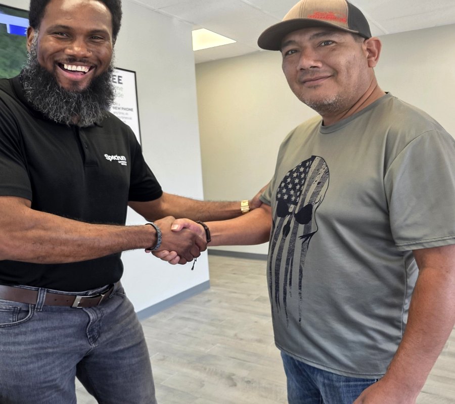 Demerus Davis with a customer at Stay United Connect, Clarksville Tennessee