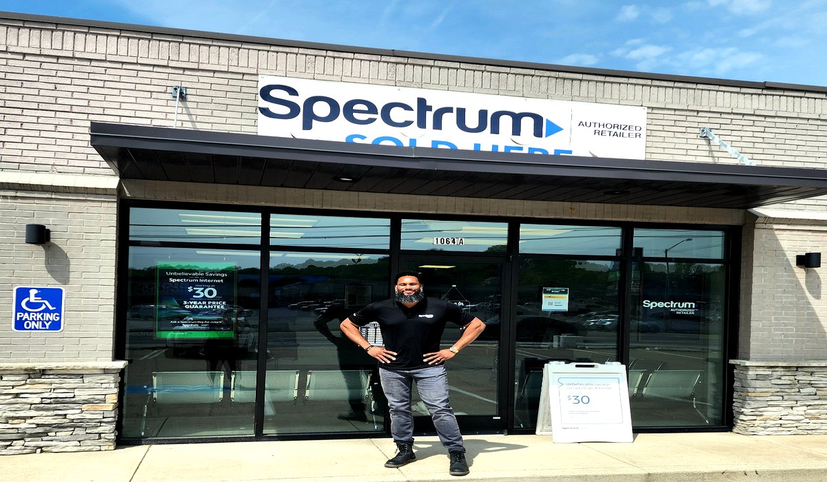 Demerus Davis at the Stay United Connect flagship location, 1064 S Riverside Drive, Clarksville, Tennessee