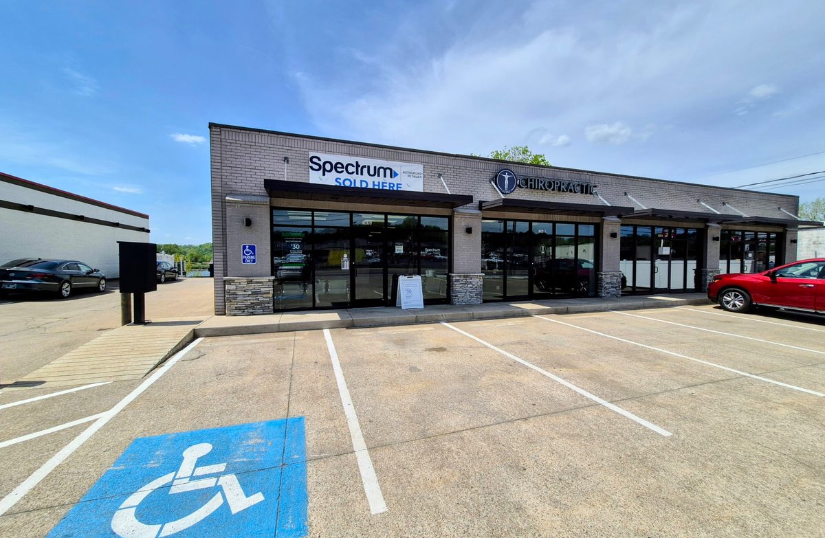 Stay United Connect flagship — Spectrum Premier Store, 1064 S Riverside Drive, Clarksville TN